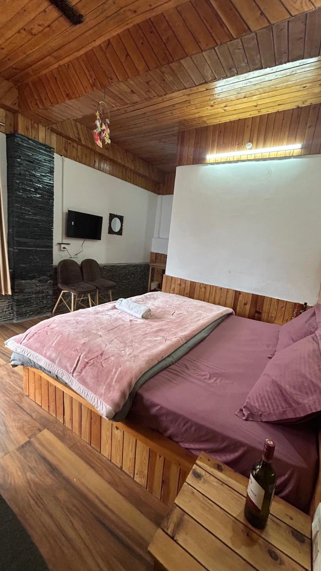 The Himalayan Sukoon Villa Near Jibhi Banjār Esterno foto